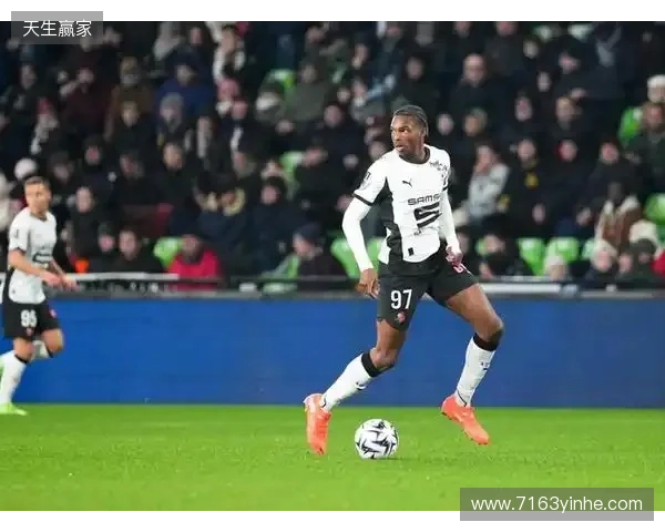 记者：雅凯已同意加盟切尔西，并告知雷恩希望在冬窗离队