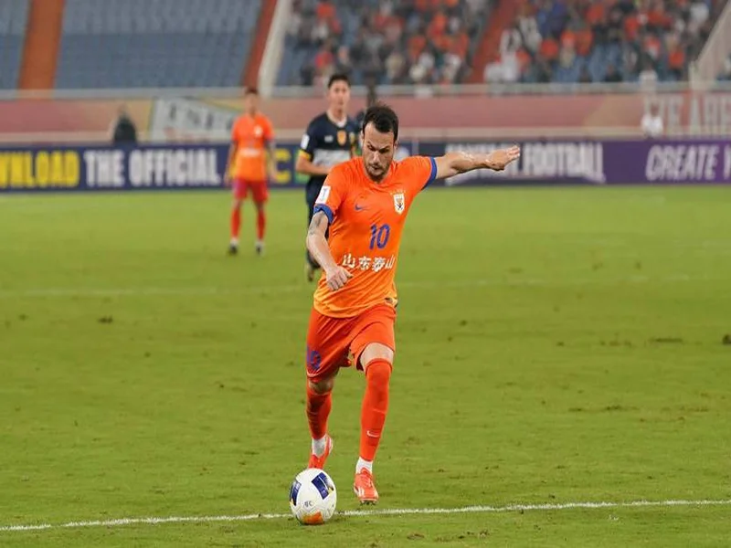 休闲时光😇卡扎伊什维利晒与家人出游照片,目前仍未和泰山续约