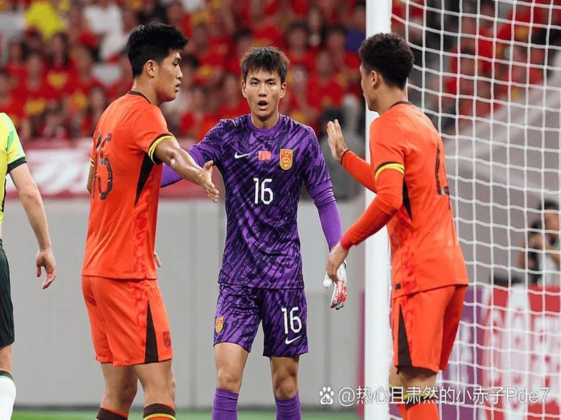 媒体人热议U23国足半场：泰国速度快，李昊又救命了，黄牌是隐患